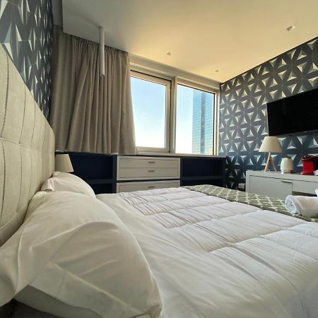 2B Fifteen Floor Suite Napoli Bagian luar foto