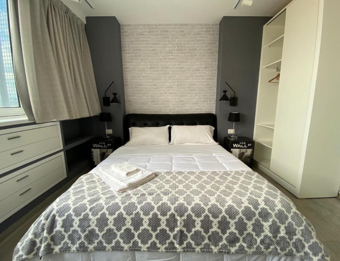 2B Fifteen Floor Suite Napoli Bagian luar foto