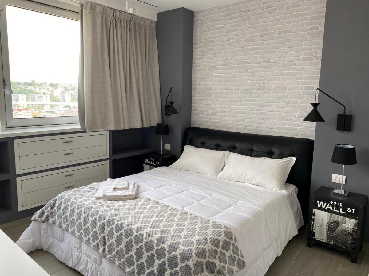 2B Fifteen Floor Suite Napoli Bagian luar foto