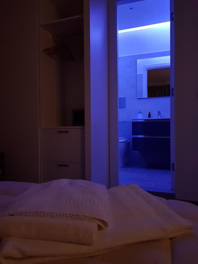 2B Fifteen Floor Suite Napoli Bagian luar foto