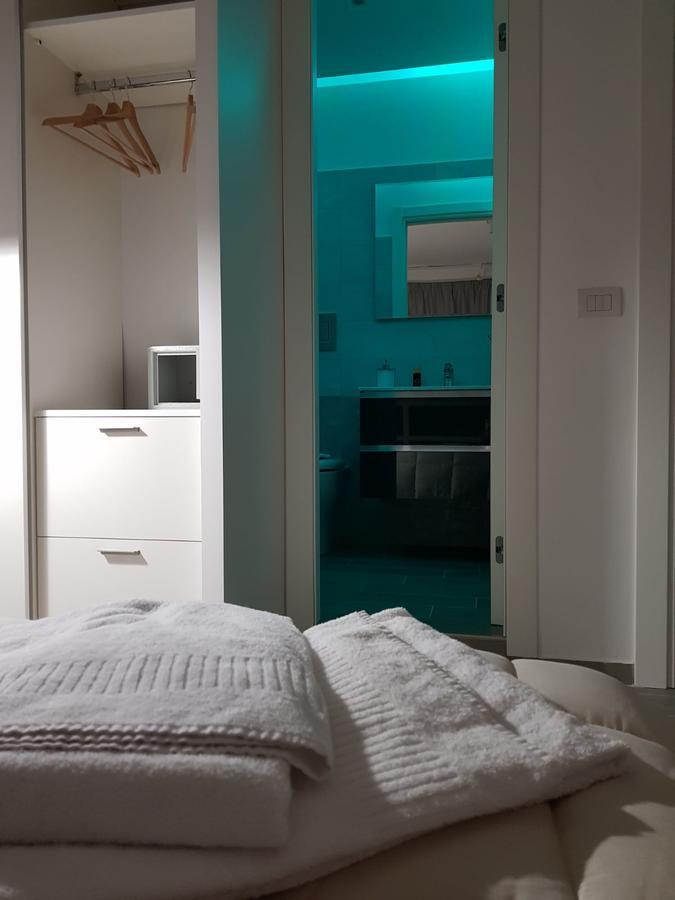 2B Fifteen Floor Suite Napoli Bagian luar foto