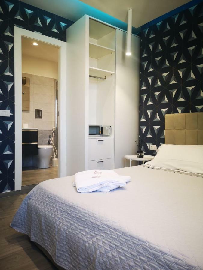 2B Fifteen Floor Suite Napoli Bagian luar foto