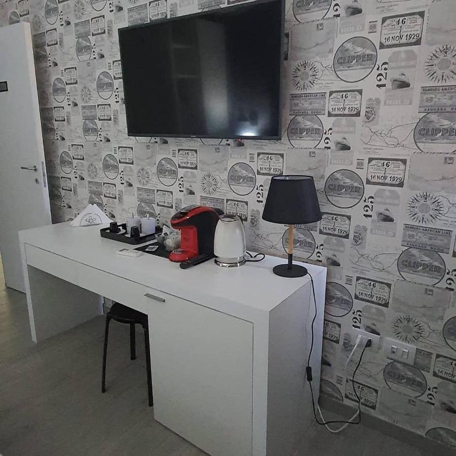 2B Fifteen Floor Suite Napoli Bagian luar foto