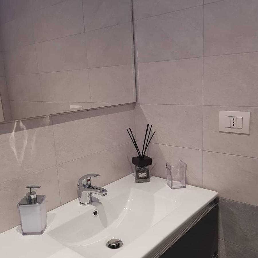 2B Fifteen Floor Suite Napoli Bagian luar foto
