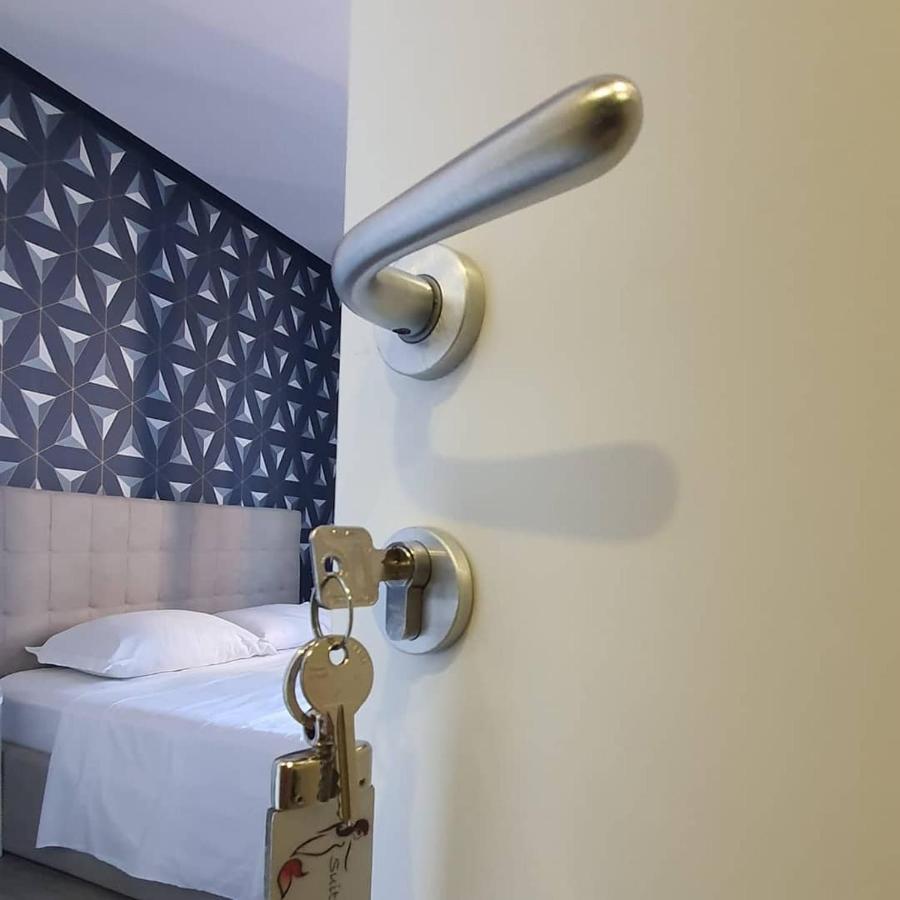 2B Fifteen Floor Suite Napoli Bagian luar foto